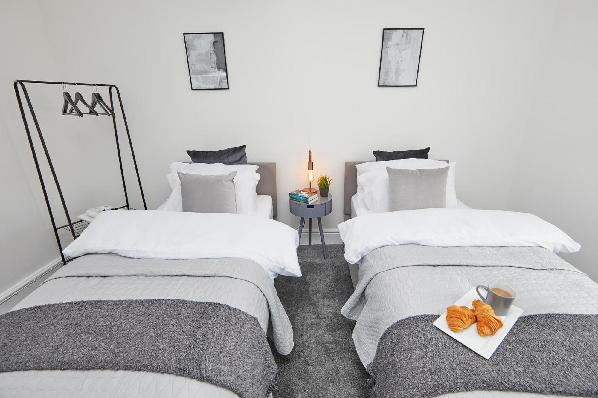 Your Sheffield Stays - Spacious 5 Bedroom House Номер фото